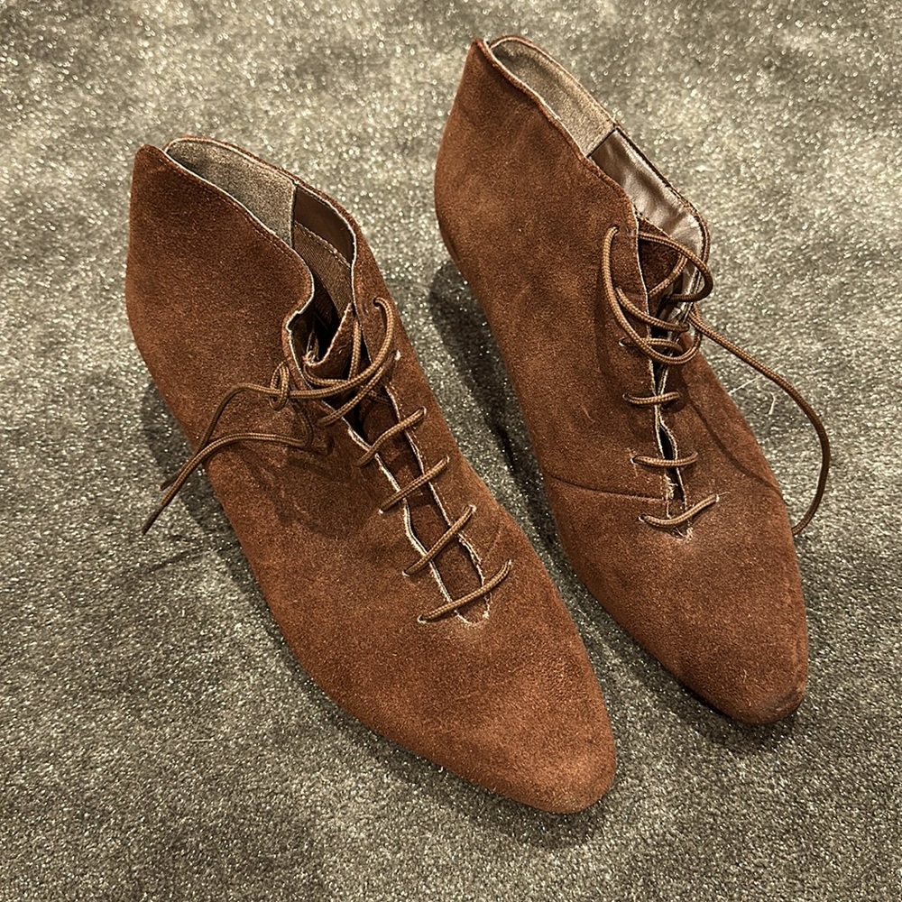 Auditions vintage 90s suede booties
